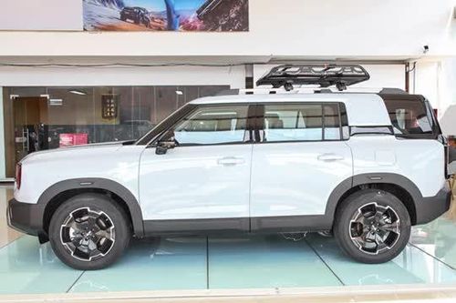 SUV địa hình siêu hầm hố, giá 'mềm'