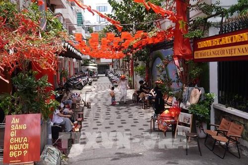 TP. Hồ Chí Minh rực rỡ cờ đỏ sao vàng mừng Quốc khánh