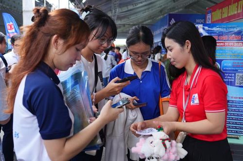 Tốc độ phát triển thương mại điện tử đòi hỏi nhân lực thích ứng số hóa