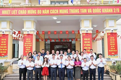 Chùm ảnh: Bộ trưởng Nguyễn Hồng Diên làm việc với Viện Công nghiệp thực phẩm