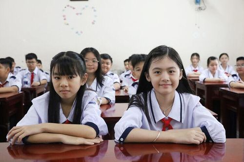 Học sinh An Giang phấn khởi bước vào năm học mới