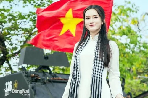 Bạn trẻ Đồng Nai hào hứng 'check-in' cờ Tổ quốc mừng đại lễ 2-9