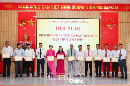Xã Bắc Ninh Hòa khen thưởng 12 tập thể và 48 cá nhân điển hình tiên tiến