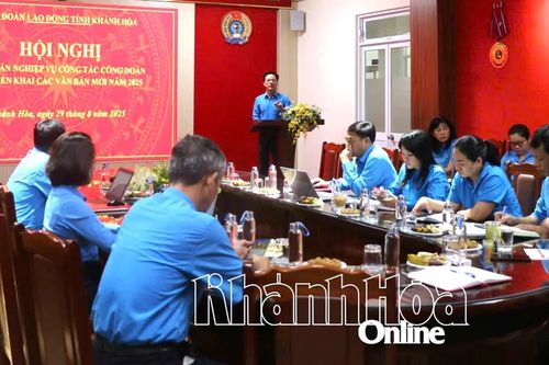Bồi dưỡng nghiệp vụ cho cán bộ công đoàn chuyên trách