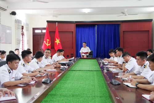 Trung tâm Huấn luyện Vùng 4 Hải quân giao nhiệm vụ cho sĩ quan mới về nhận công tác