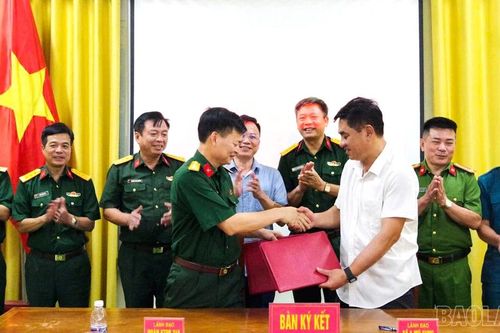 Đoàn Kinh tế - Quốc phòng 345 kết nghĩa với xã A Mú Sung