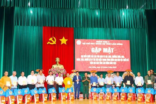 Lâm Đồng gặp mặt chức sắc tôn giáo, già làng, trưởng thôn, người có uy tín tiêu biểu