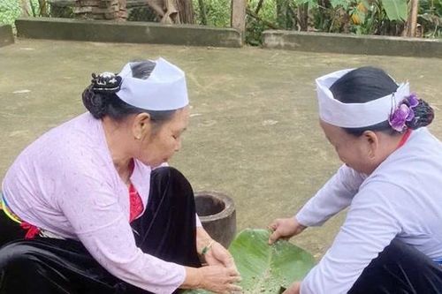 Ngất ngây loại rượu uống bằng cần tre của người Mường