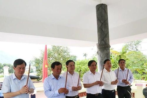 Chủ tịch HĐND tỉnh Bùi Văn Quang thăm di tích lịch sử cách mạng Tu Lý - Hiền Lương và tặng quà cán bộ tiền khởi nghĩa