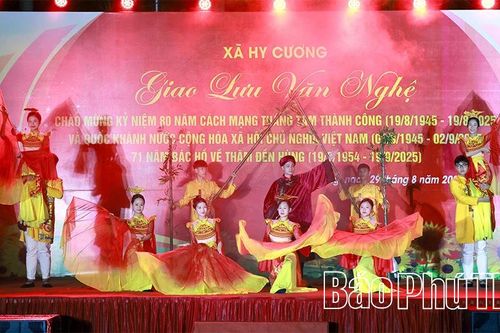 Giao lưu văn nghệ 'Tự hào Đất Tổ- Vững bước tương lai'