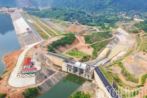 Từ 14 giờ ngày 30/8 xả 2 cửa xả tràn nước hồ Cánh Tạng