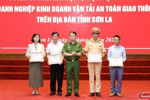 Nhân rộng mô hình 'Doanh nghiệp kinh doanh vận tải an toàn giao thông'