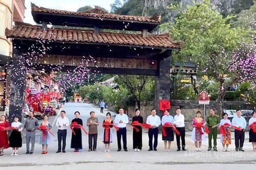 Khánh thành công trình cổng Phố cổ Đồng Văn
