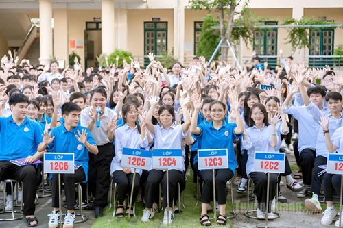 9.000 học sinh lớp 12 tỉnh Tuyên Quang tham gia Hướng nghiệp 'Định vị bản thân'