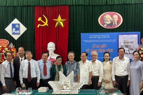 Ra mắt sách về nhà cách mạng Hoàng Anh