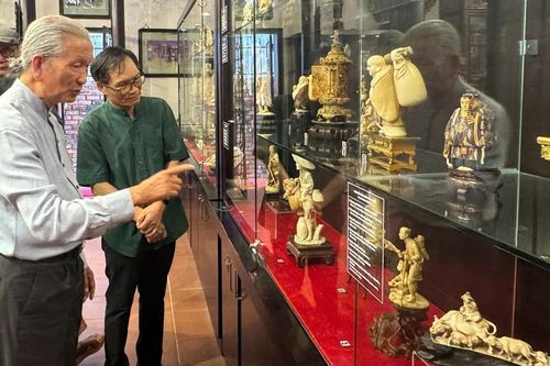 Hơn 100 hiện vật chế tác từ ngọc - ngà được giới thiệu đến công chúng tại cố đô Huế