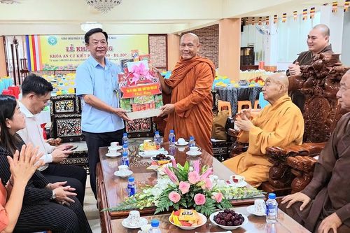 Cà Mau: Lãnh đạo Tỉnh ủy thăm Ban Trị sự GHPGVN tỉnh nhân dịp Quốc khánh 2-9