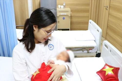 Bé gái chào đời từ phôi thai trữ đông hơn 1 thập kỷ