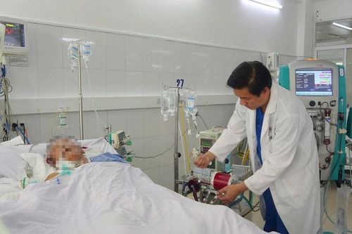 Bức thư xúc động của mẹ bệnh nhân bị điện giật dẫn đến ngừng tim, hôn mê sâu được các bác sĩ cứu sống