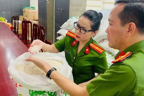 Công an Hà Nội thông báo tìm bị hại vụ gạo giả