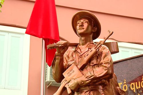 Khánh thành tượng đài sinh viên - chiến sĩ