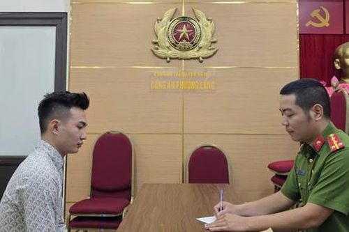 Tạm giữ hình sự đối tượng vi phạm giao thông, lao vào công an tại chốt bảo vệ A80