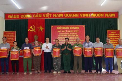 Đoàn công tác Quân ủy Trung ương - Bộ Quốc phòng tổ chức các hoạt động chính sách tại tỉnh