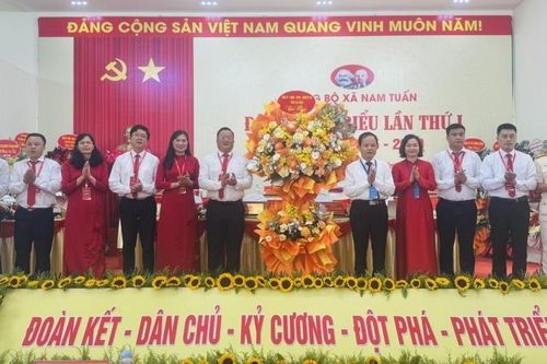 Trưởng Ban Tuyên giáo và Dân vận Tỉnh ủy Nông Thanh Tùng dự, chỉ đạo đại hội đại biểu Đảng bộ xã Nam Tuấn lần thứ I