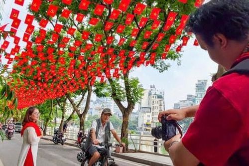 'Sắc đỏ Ba Đình' - 28.000 lá cờ Tổ quốc trên tuyến phố dài 800m