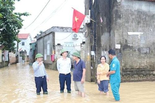 Hà Nội mưa lớn, ngoại thành tiếp tục ngập lụt