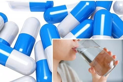 Tại sao nên uống thuốc với nước ấm?