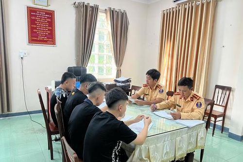 Tịch thu xe máy thiếu niên buông tay nhảy điệu 'Aura Farming' trên đường