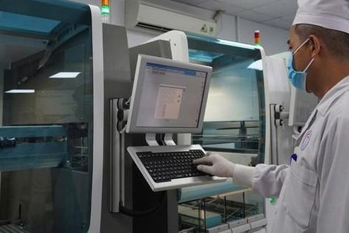 Bệnh viện Đa khoa Trung ương Cần Thơ vận hành hệ thống xét nghiệm tự động hóa hiện đại