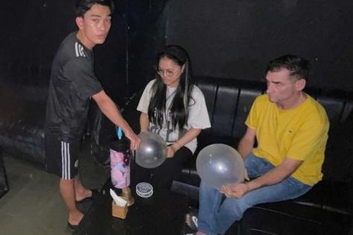 TPHCM: Khởi tố 9 đối tượng tại hai nhà hàng kinh doanh khí cười trái phép