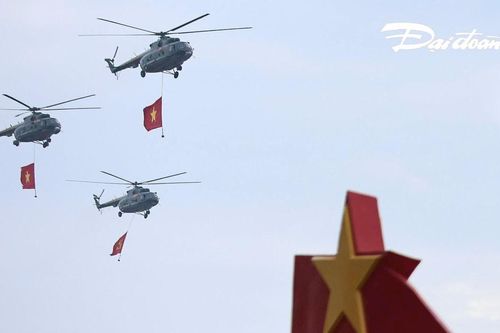 Tổng duyệt diễu hành, diễu binh Quốc khánh 2/9: Máy bay mang cờ Tổ quốc bay rợp trời Hà Nội