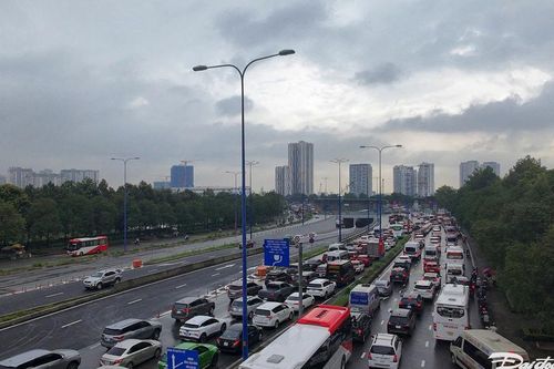 TP Hồ Chí Minh: Ùn tắc cục bộ ngày đầu nghỉ lễ