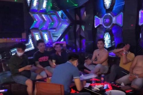 Đà Nẵng: Tạm giữ 6 khách hát karaoke Victory dương tính ma túy