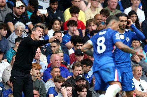 HLV Fulham nổi nóng với trọng tài