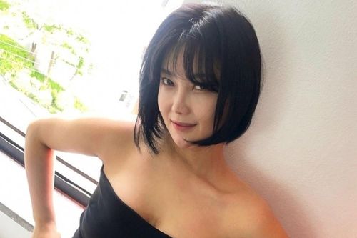 Nữ ca sĩ suy sụp sau bê bối lộ video