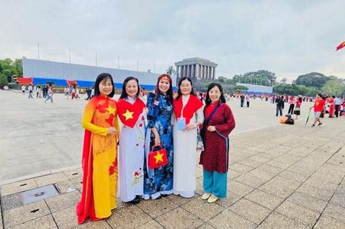 Kiều bào dành trọn tình yêu quê hương đất nước dịp Đại lễ Quốc khánh 2.9
