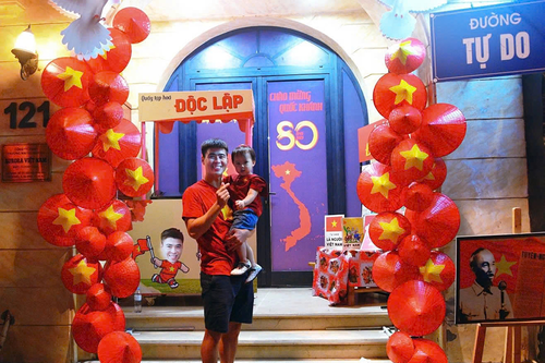 Cầu thủ lan tỏa tình yêu nước
