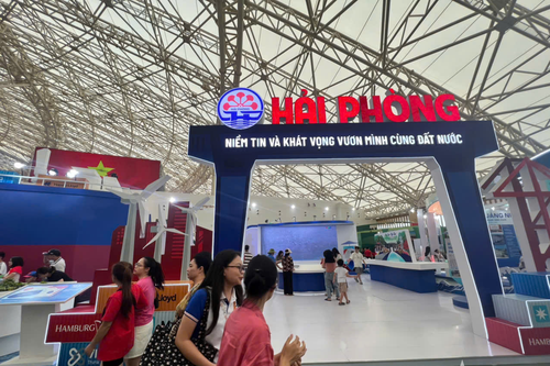 Hải Phòng và dấu ấn toa tàu Hoa phượng đỏ tại Triển lãm thành tựu đất nước