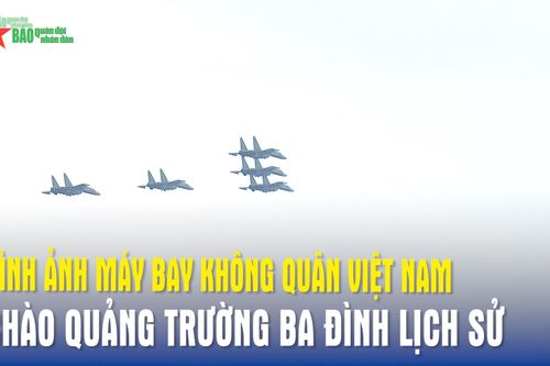 Hình ảnh máy bay Không quân Việt Nam chào Quảng trường Ba Đình lịch sử