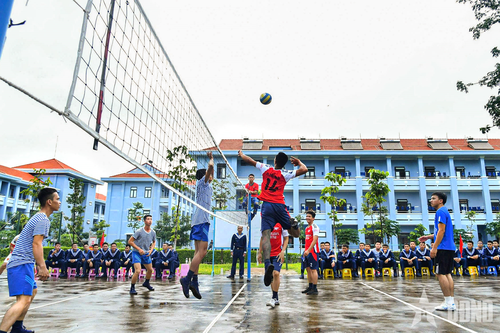 Trung tâm huấn luyện Vùng 2 Hải quân thi đấu thể thao chào mừng kỷ niệm các ngày lễ lớn