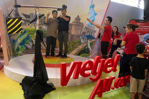 Trải nghiệm bay cùng hãng hàng không Vietjet tại Triển lãm thành tựu đất nước