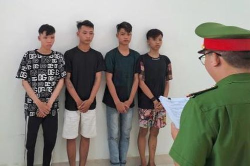Từ clip trên mạng, truy xét nhóm đối tượng dùng hung khí tấn công người đi đường
