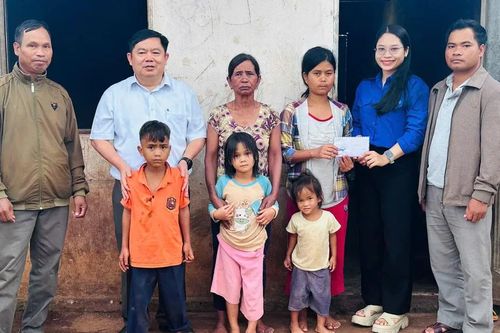 Bạn đọc giúp bà Yech 28 triệu đồng để nuôi con gái và 3 cháu ngoại