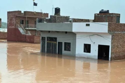 Pakistan sơ tán nửa triệu người do lũ lụt