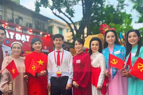 Dàn sao Việt rạng rỡ, dậy từ 1h sáng chuẩn bị Tổng duyệt diễu hành 2/9