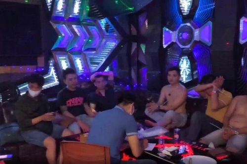 Bắt quả tang nhóm nam nữ ở Đà Nẵng tổ chức 'tiệc ma túy' trong quán karaoke